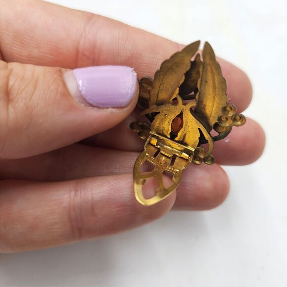 Vintage Art Nouveau Dress Fur Clip Orange Glass Brass Relief Vines Berries 1920s - Picture 5 of 7